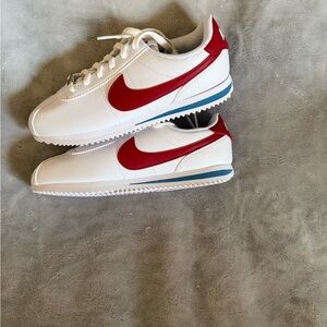 Nike kids White and Red Classic Sneakers